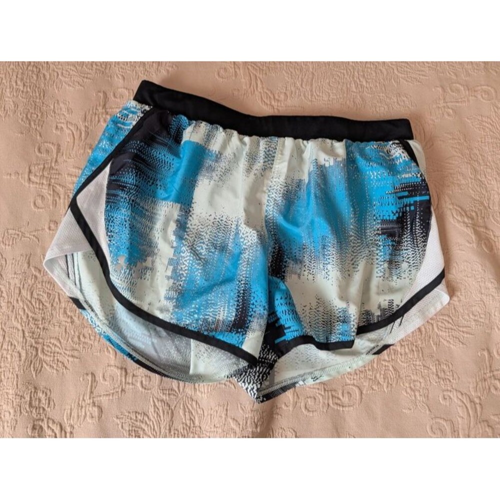 Under armour shorts size medium